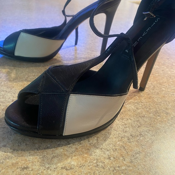 Vintage looking heels - Picture 3 of 7